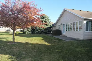 3 Delmar Dr, Clifton, IL 61727 - Photo 4