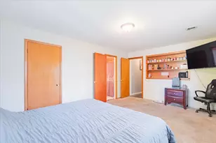 310 Rowe Dr, Bloomington, IL 61701 - Photo 16