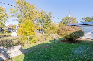 310 Rowe Dr, Bloomington, IL 61701 - Photo 26