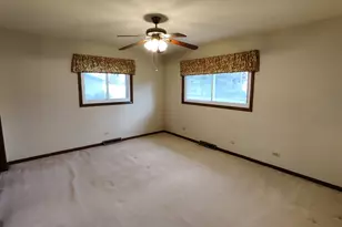 8N601 Stevens Rd, Elgin, IL 60124 - Photo 18
