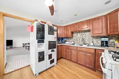 1012 E 159th Place, South Holland, IL 60473 - Photo 8