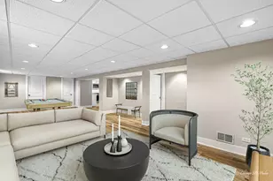 5056 N Mont Clare Ave, Chicago, IL 60656 - Photo 18