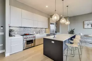 2405 W Iowa St, Chicago, IL 60622 - Photo 6