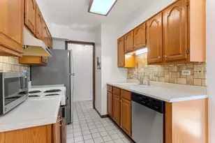 701 Busse Hwy, Park Ridge, IL 60068 - Photo 4