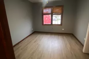 24446 Newport Dr, Crete, IL 60417 - Photo 6