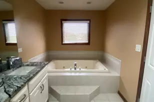 24446 Newport Dr, Crete, IL 60417 - Photo 10