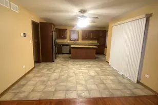 24446 Newport Dr, Crete, IL 60417 - Photo 2