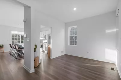 271 Charlestowne Lakes Drive, Saint Charles, IL 60174 - Photo 8