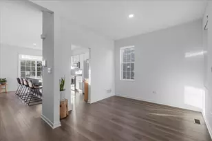 271 Charlestowne Lakes Dr, Saint Charles, IL 60174 - Photo 8