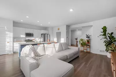 271 Charlestowne Lakes Drive, Saint Charles, IL 60174 - Photo 4