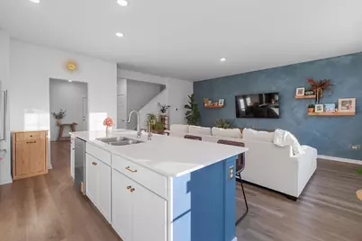 271 Charlestowne Lakes Drive, Saint Charles, IL 60174 - Photo 6