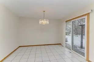 870 Longford Dr, Roselle, IL 60172 - Photo 16