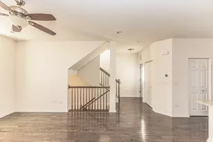 877 Lewisburg Ln, Aurora, IL 60504 - Photo 6