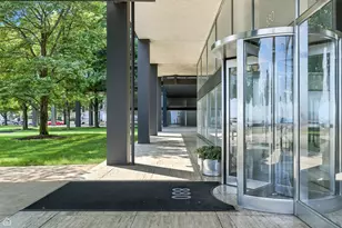 880 N Lake Shore Dr, Chicago, IL 60611 - Photo 2