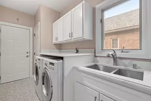 55 Chesterfield Ct, Burr Ridge, IL 60522 - Photo 14