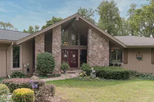 11N060 Johnstown Rd, Elgin, IL 60124 - Photo 2