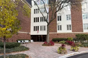 250 Lake Blvd, Buffalo Grove, IL 60089 - Photo 1