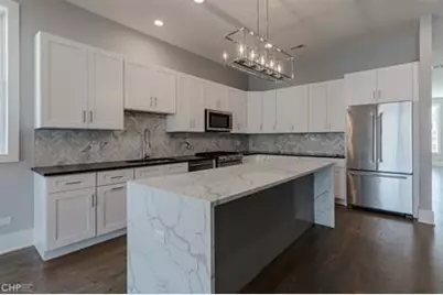 562 W 18th Street #3W, Chicago, IL 60616 - Photo 2