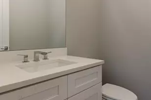 562 W 18th St, Chicago, IL 60616 - Photo 12