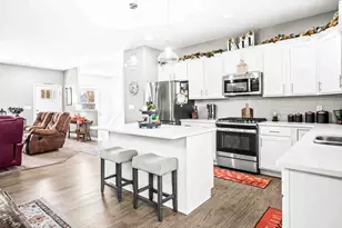 3103 Fox Creek Rd, Bloomington, IL 61705 - Photo 8