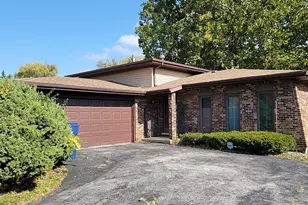 831 Violet Ln, Matteson, IL 60443 - Photo 1