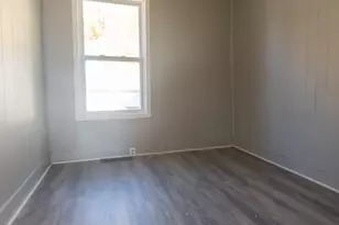 410 W 5th St, Sterling, IL 61081 - Photo 8