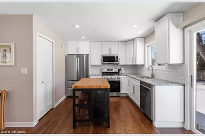 1915 Farmington Court, Naperville, IL 60565 - Photo 8