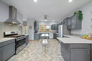 43W140 Campton Hills Rd, Elburn, IL 60119 - Photo 10