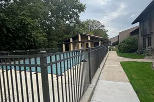 1050 Holbrook Rd, Homewood, IL 60430 - Photo 2