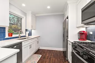 14705 Holly Ct, Orland Park, IL 60462 - Photo 6