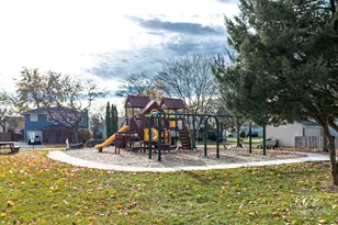 30W171 Maplewood Ct, Warrenville, IL 60555 - Photo 6