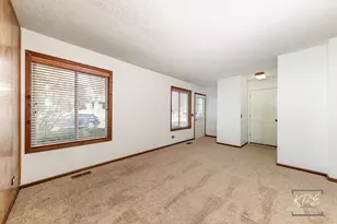 30W171 Maplewood Ct, Warrenville, IL 60555 - Photo 8