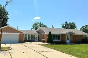 9405 S 76th Ct, Hickory Hills, IL 60457 - Photo 4