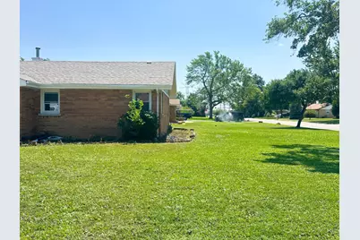 9405 S 76th Court, Hickory Hills, IL 60457 - Photo 4