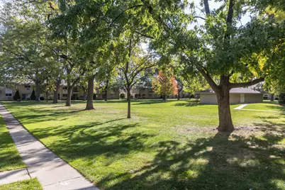 551 Carlysle Drive #2, Clarendon Hills, IL 60514 - Photo 2