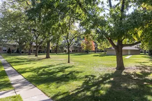 551 Carlysle Dr, Clarendon Hills, IL 60514 - Photo 2