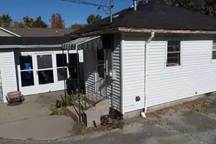 615 S 5th St, Watseka, IL 60970 - Photo 6