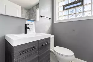 245 W 43rd St, Chicago, IL 60609 - Photo 12