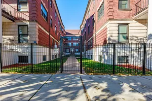 3704 S King Dr, Chicago, IL 60653 - Photo 1