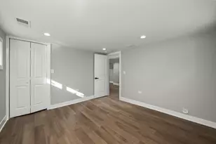 8041 S Blackstone Ave, Chicago, IL 60619 - Photo 30