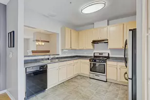 42 Cherbourg Ct, Wheeling, IL 60090 - Photo 10