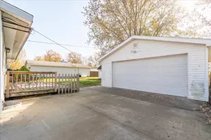 706 W Wall St, Lexington, IL 61753 - Photo 22