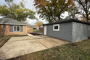 307 Osage St, Park Forest, IL 60466 - Photo 6