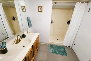 7818 W Elmgrove Dr, Elmwood Park, IL 60707 - Photo 12