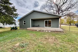 423 W 4th St, Byron, IL 61010 - Photo 2