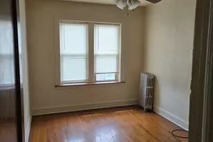 7921 S St Lawrence Ave, Chicago, IL 60619 - Photo 2