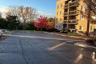 18600 Village West Dr, Hazel Crest, IL 60429 - Photo 2