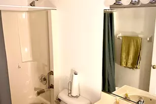 18600 Village West Dr, Hazel Crest, IL 60429 - Photo 10