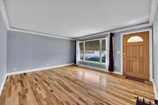 1427 S Busse Rd, Mount Prospect, IL 60056 - Photo 4