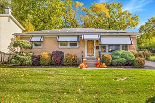 1427 S Busse Rd, Mount Prospect, IL 60056 - Photo 2